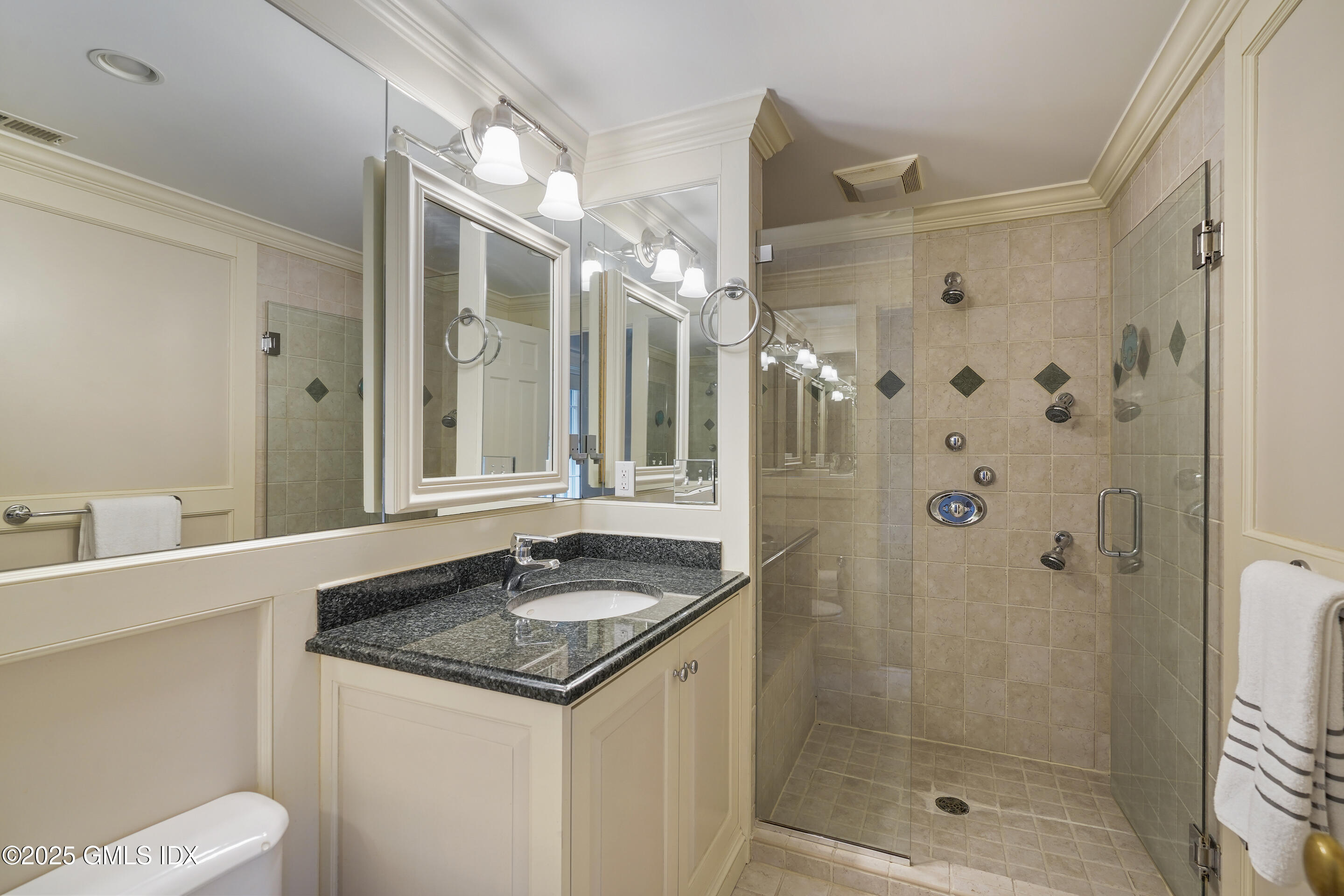 583 Lake Avenue Greenwich, CT 06830 - Photo 28 of 42 Bathroom