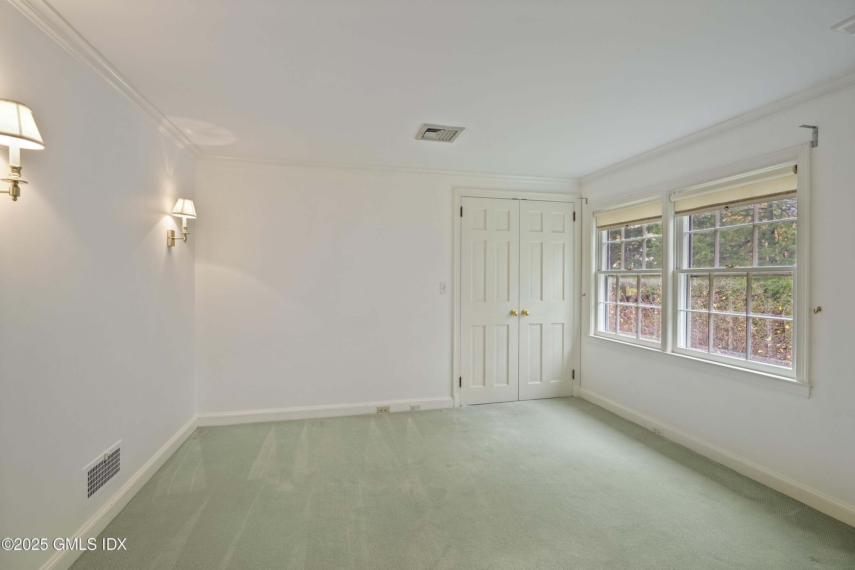 583 Lake Avenue Greenwich, CT 06830 - Photo 29 of 42 En-suite Bedroom