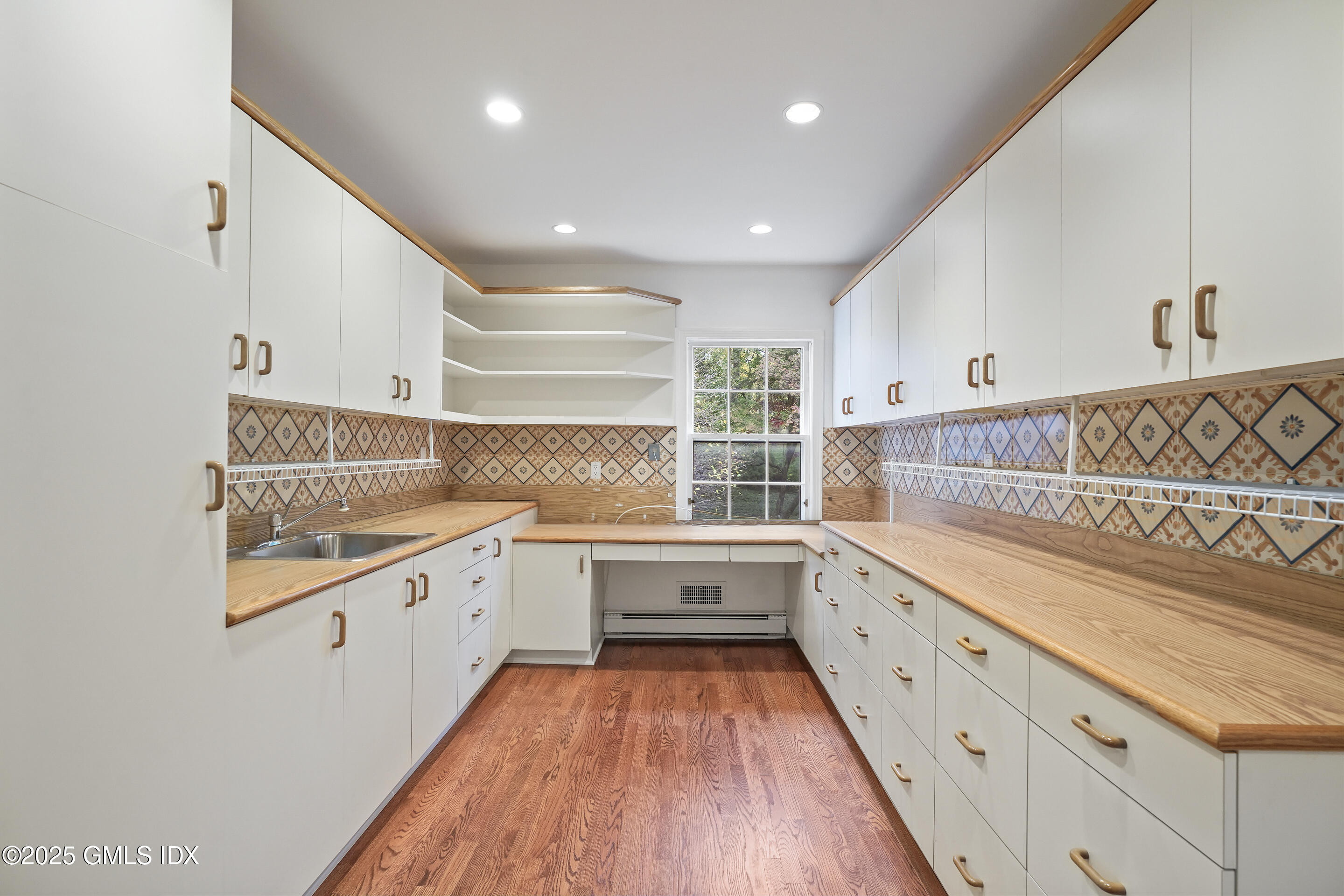 583 Lake Avenue Greenwich, CT 06830 - Photo 30 of 42 Office/pantry