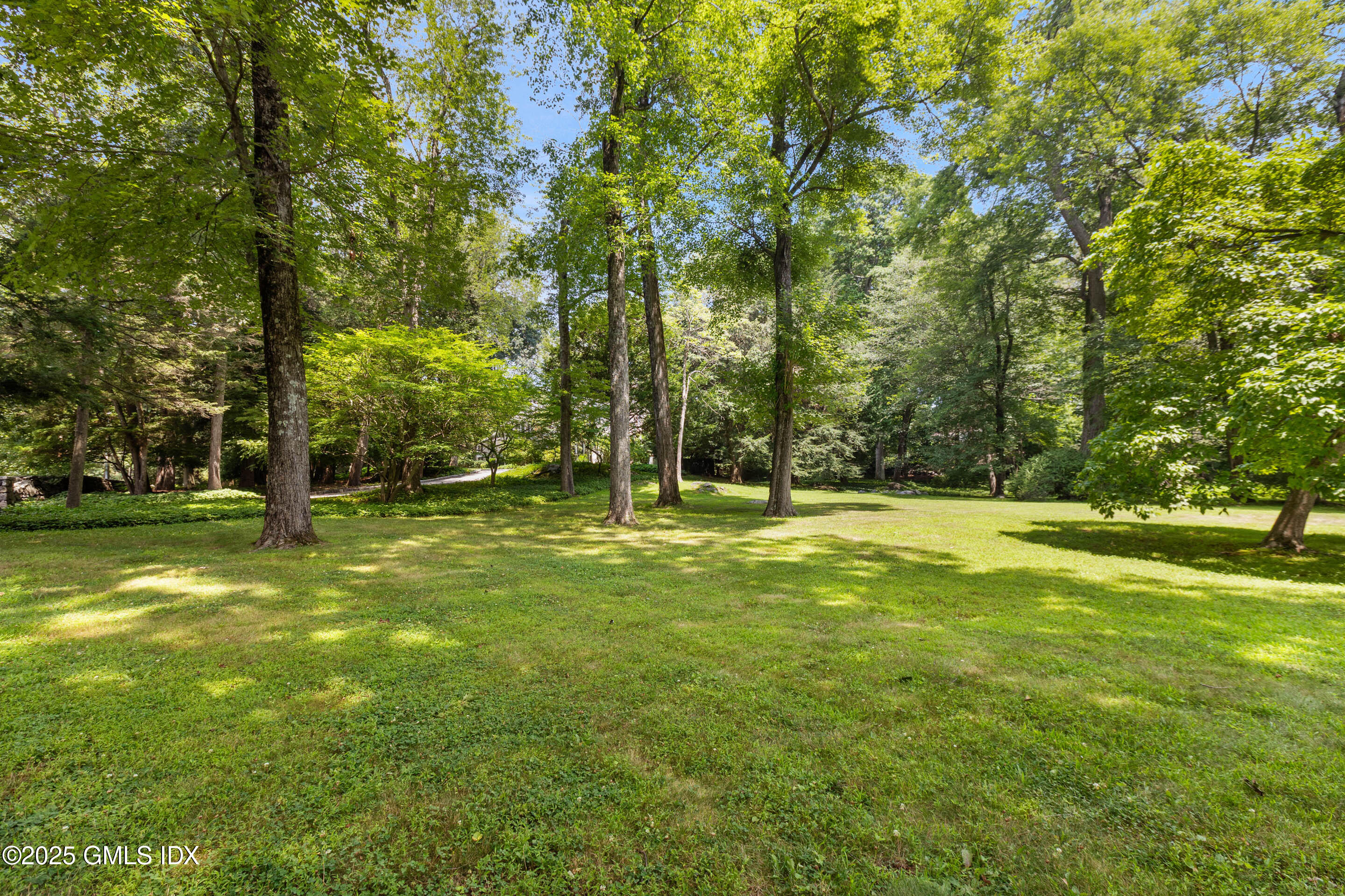 583 Lake Avenue Greenwich, CT 06830 - Photo 34 of 42 Side Yard