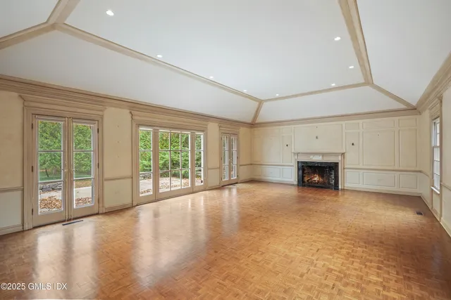 $5,495,000 | 583 Lake Avenue, Greenwich, CT 06830