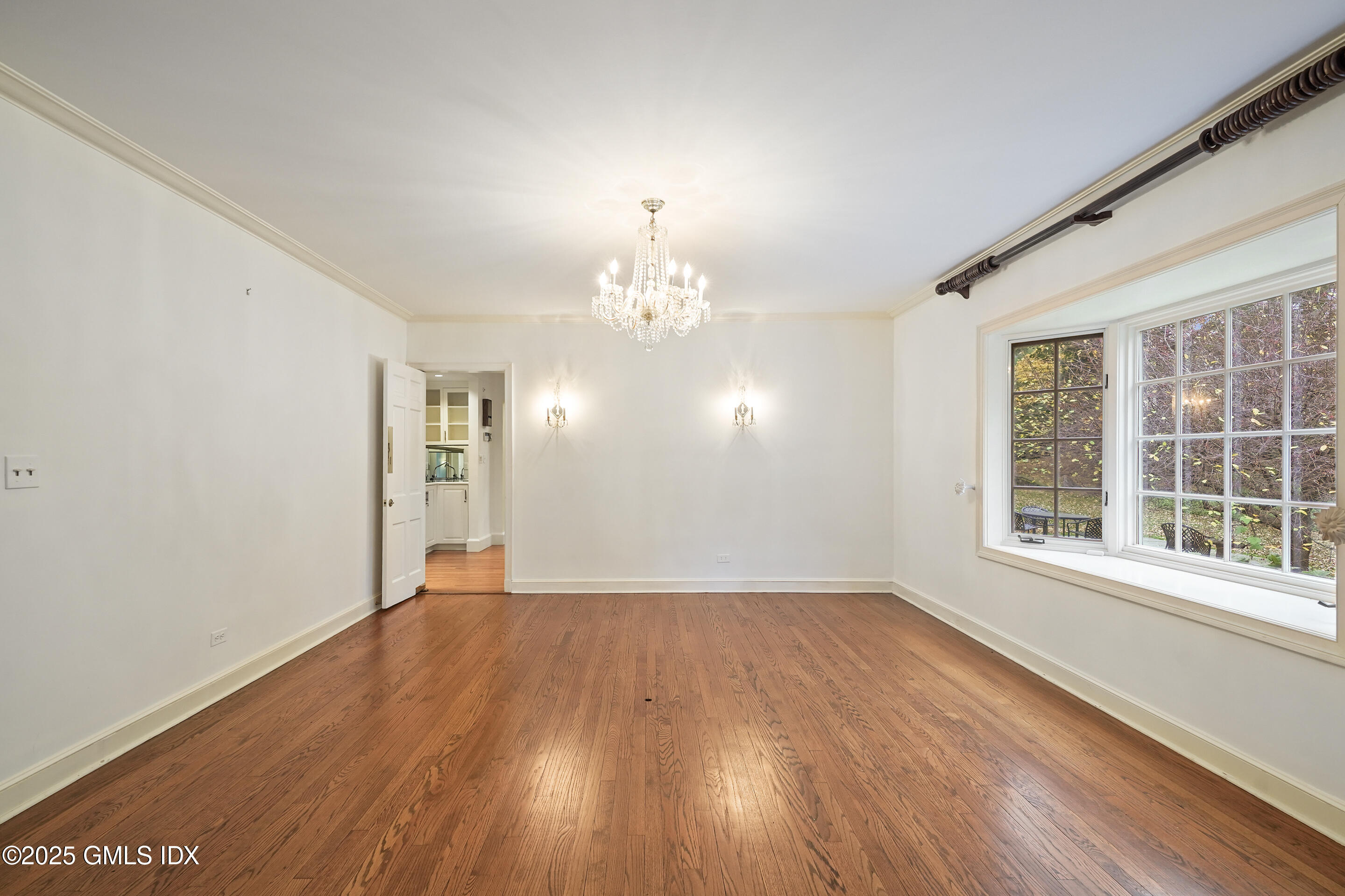 583 Lake Avenue Greenwich, CT 06830 - Photo 8 of 42 Dining Room