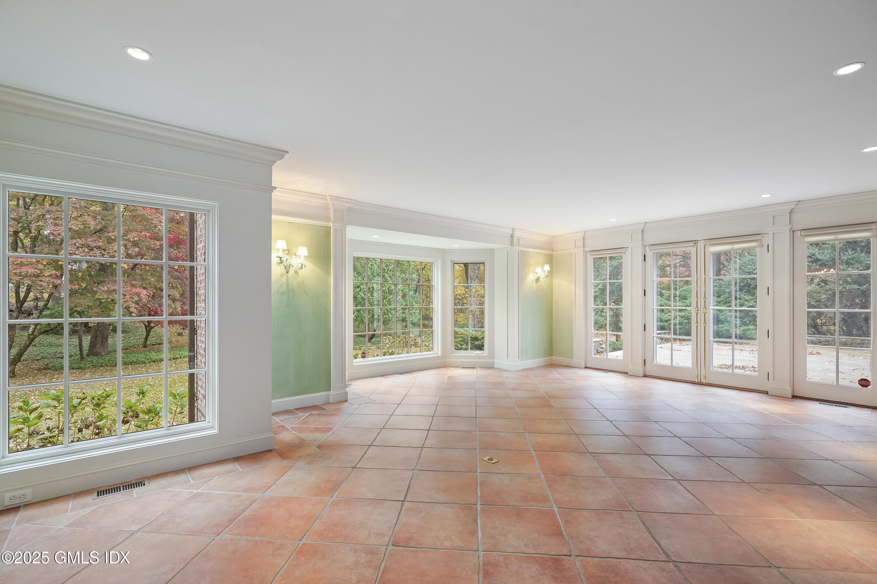 583 Lake Avenue Greenwich, CT 06830 - Photo 10 of 42 Family Room