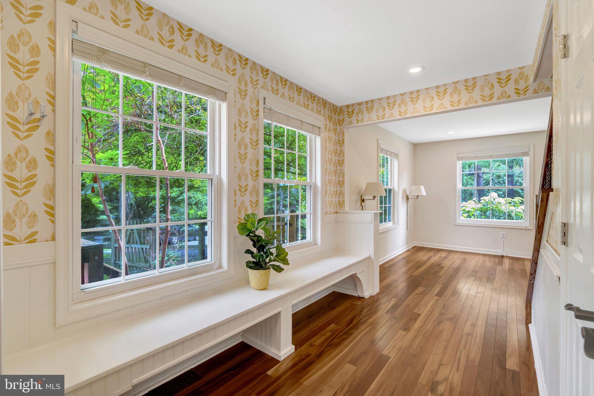 11520 Popes Head Road Fairfax, VA 22030 - Photo 9 of 46 Built-in bench seating