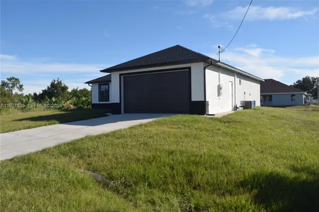 $345,000 | 25-th W 25th, Lehigh Acres, FL 33971