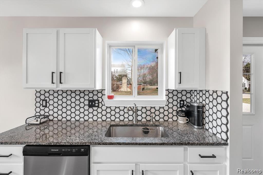 12482 Maxwell Road Carleton, MI 48117 - Photo 14 of 35