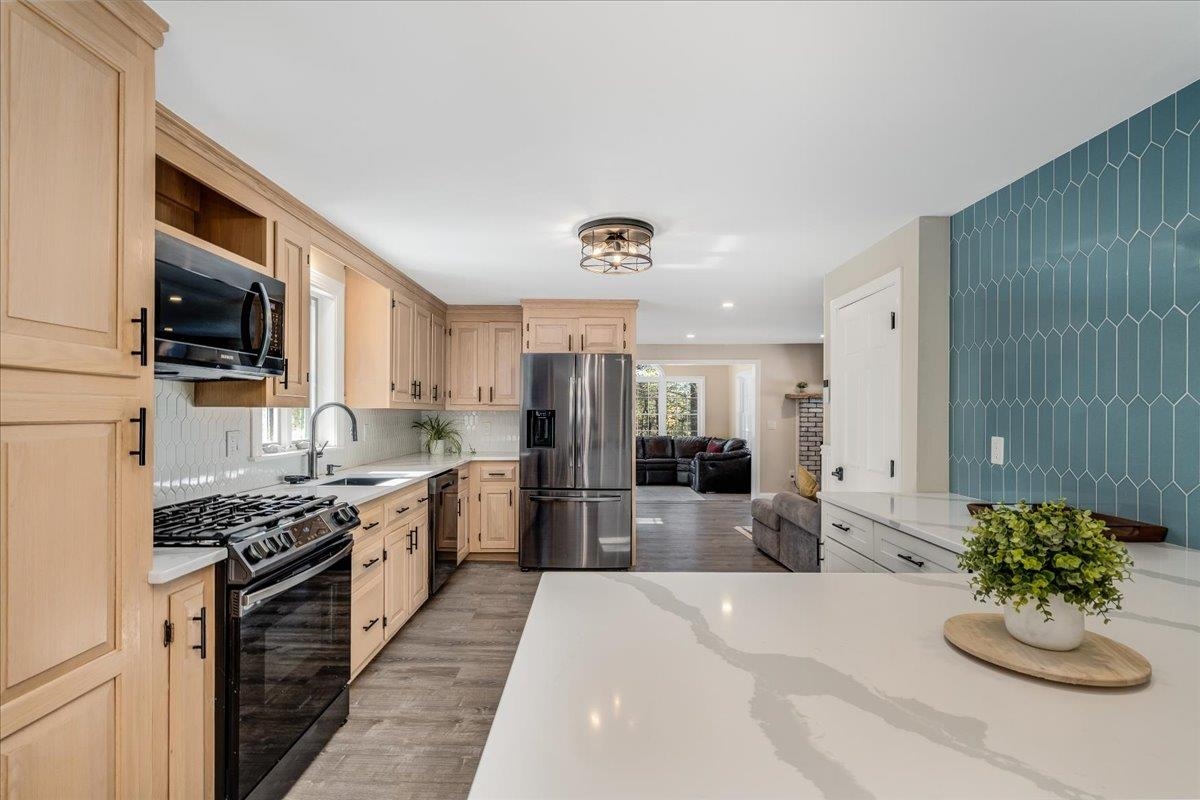 17 Autumn Street Windham, NH 03087 - Photo 5 of 42