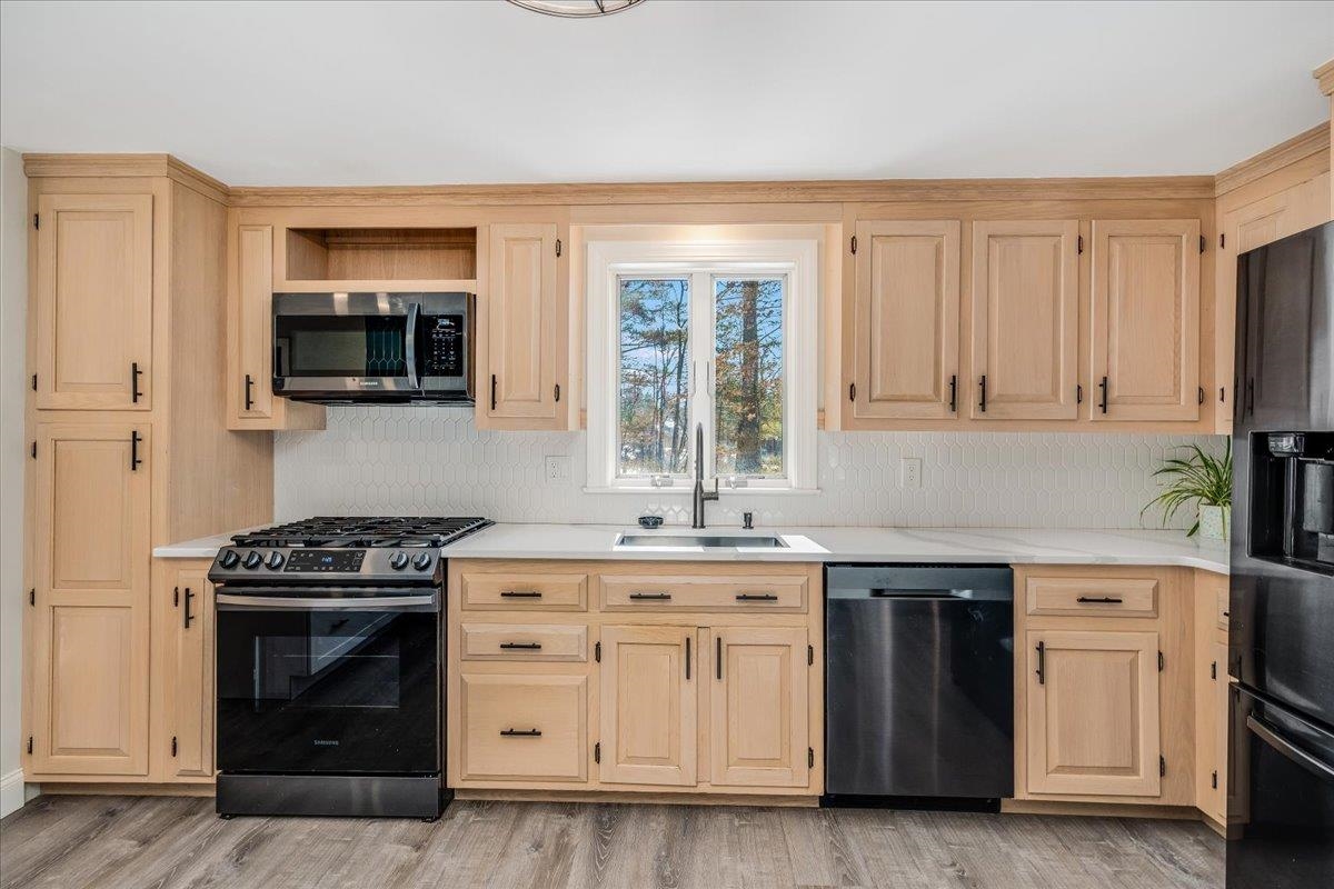 17 Autumn Street Windham, NH 03087 - Photo 7 of 42