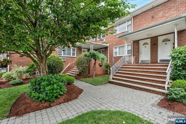 $388,000 | 201 Oakdene Place, Unit D1, Cliffside Park, NJ 07010