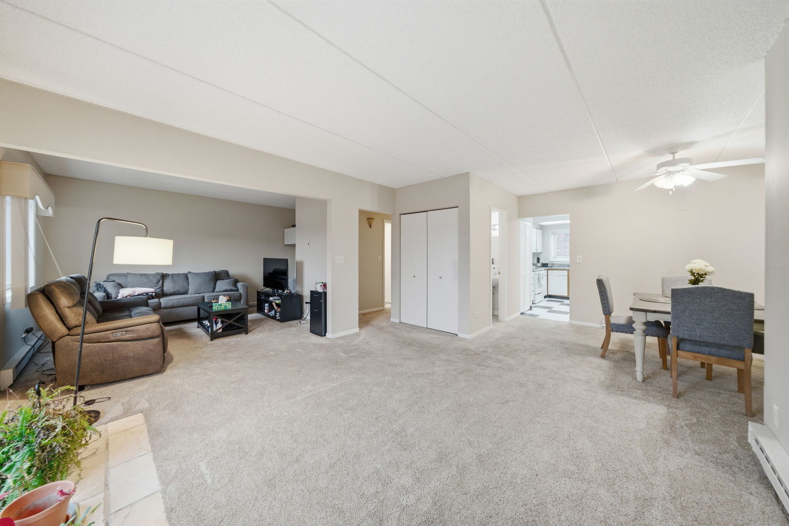 940 North Rohlwing Road, Unit 201A Addison, IL 60101 - Photo 3 of 15 a living room with furniture and a window