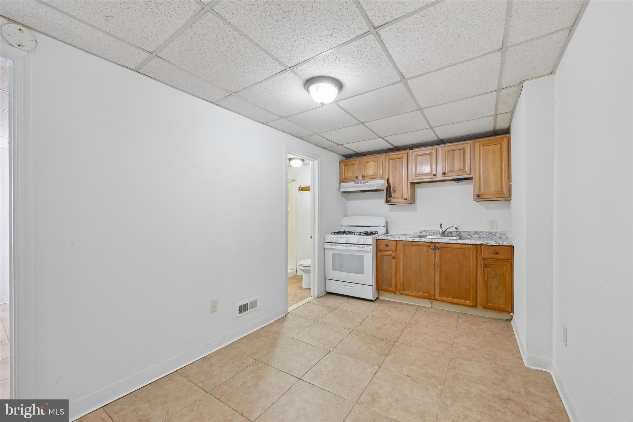909 Springfield Road, Unit B Darby, PA 19023 - Photo 7 of 15