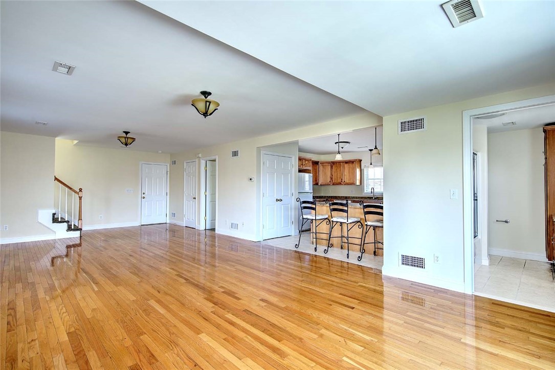31 Garfield Avenue Bristol, RI 02809 - Photo 18 of 33 2nd floor