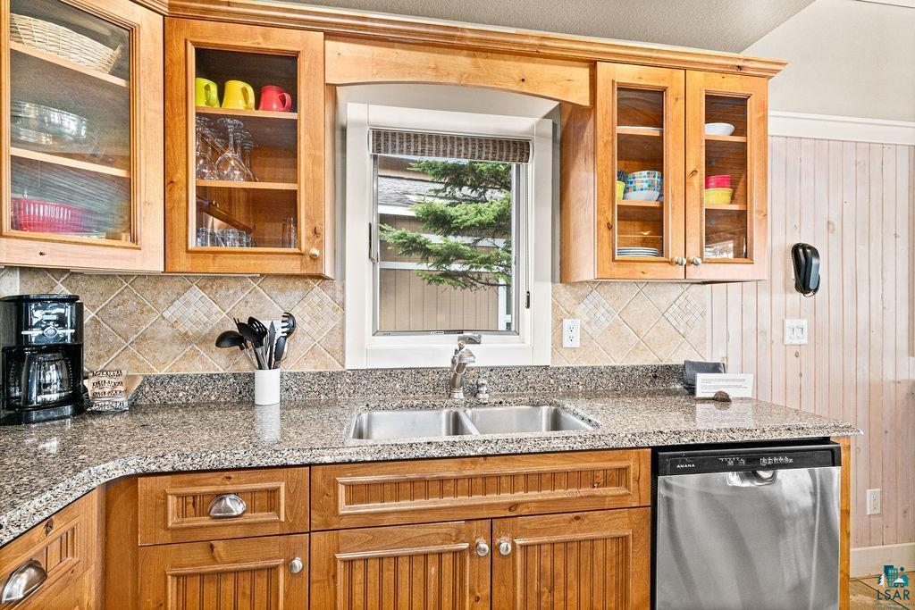 596 Larsmont Way, Unit 315 Two Harbors, MN 55616 - Photo 9 of 64