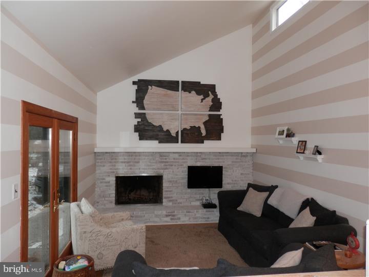 401 Indian Mills Road Shamong, NJ 08088 - Photo 11 of 25 Family Room