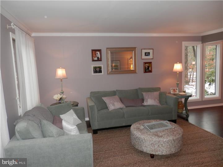 401 Indian Mills Road Shamong, NJ 08088 - Photo 3 of 25 Living Room
