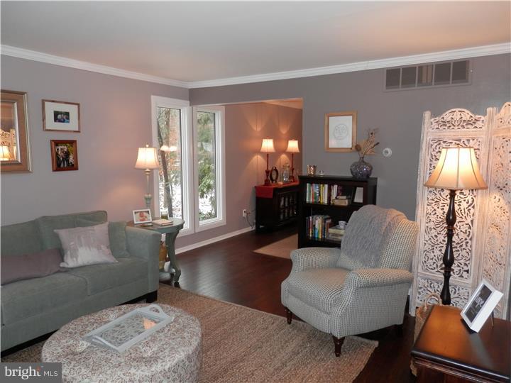 401 Indian Mills Road Shamong, NJ 08088 - Photo 4 of 25 Living Room
