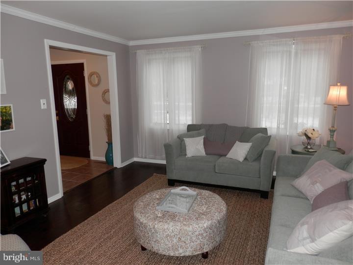 401 Indian Mills Road Shamong, NJ 08088 - Photo 5 of 25 Living Room