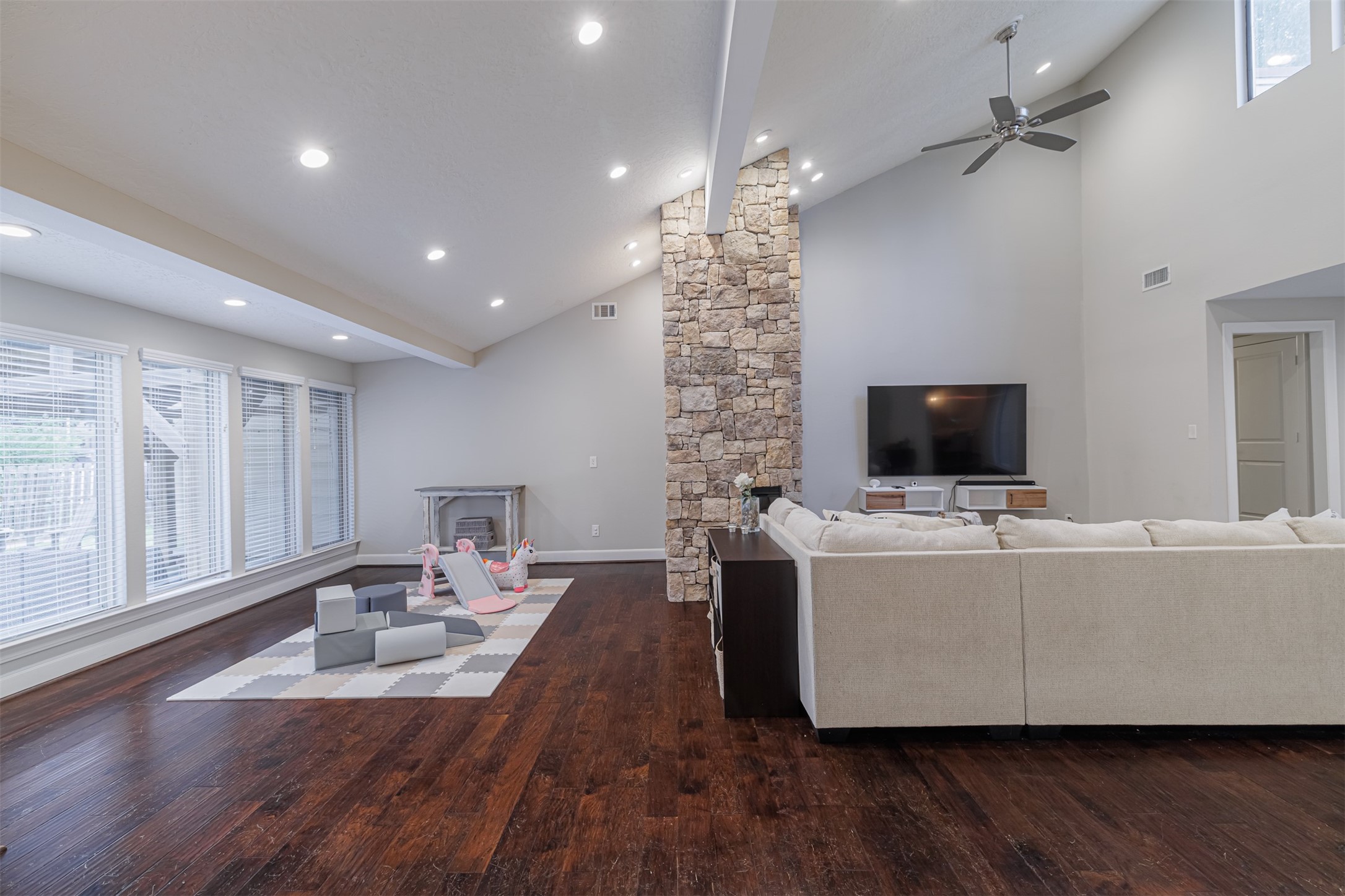 2227 7 Oaks Drive Houston, TX 77339 - Photo 11 of 28