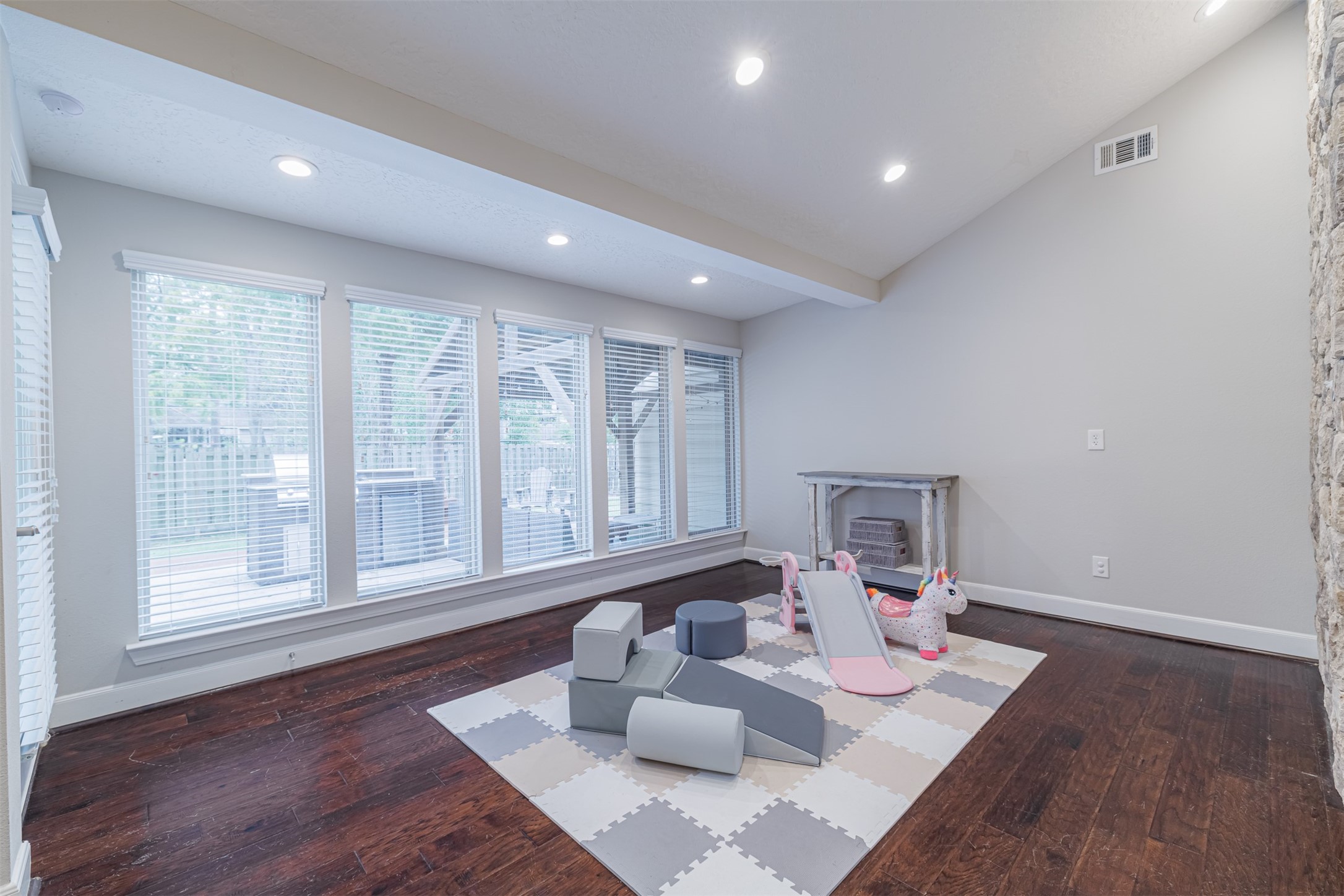 2227 7 Oaks Drive Houston, TX 77339 - Photo 12 of 28