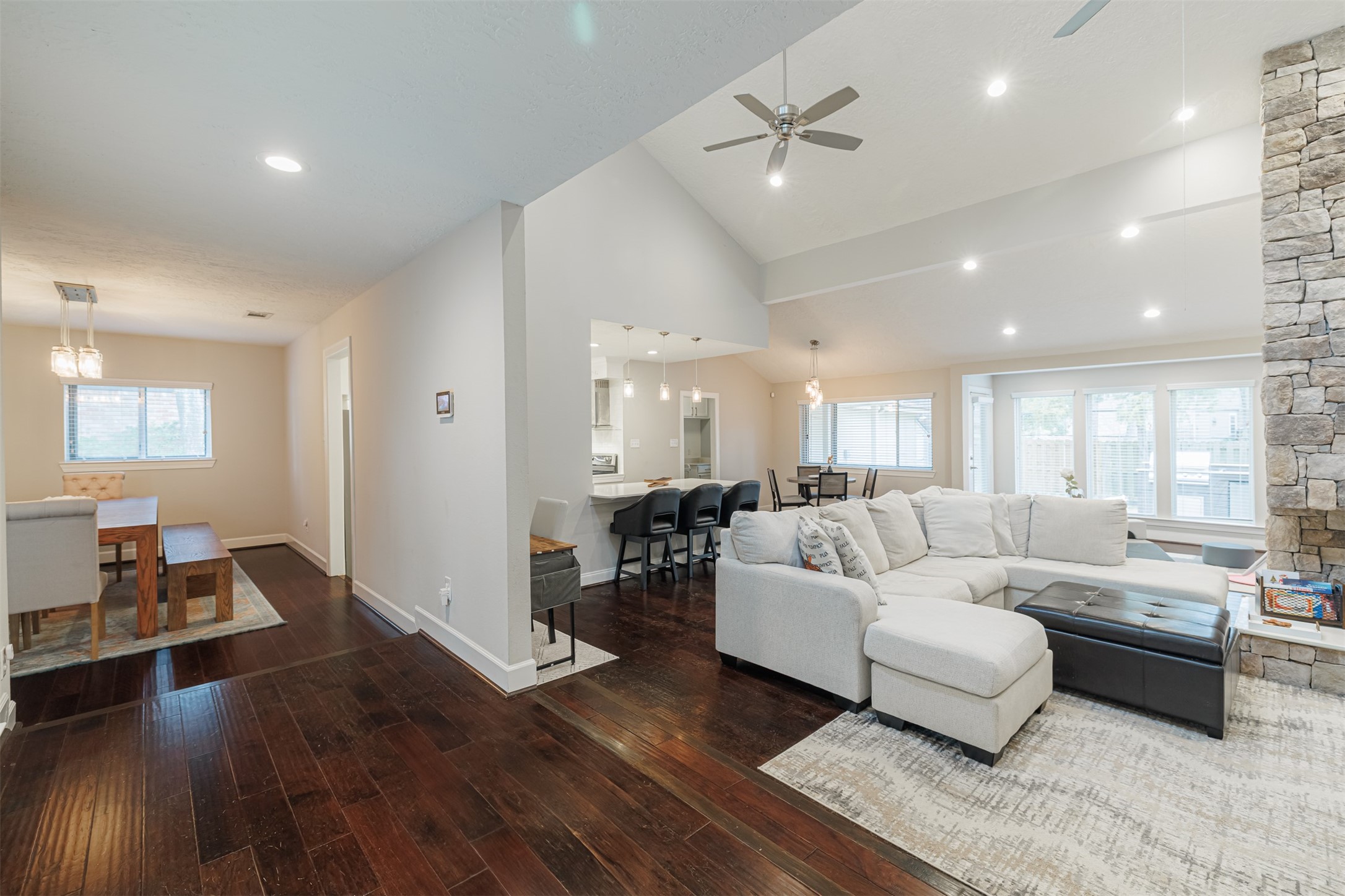 2227 7 Oaks Drive Houston, TX 77339 - Photo 4 of 28