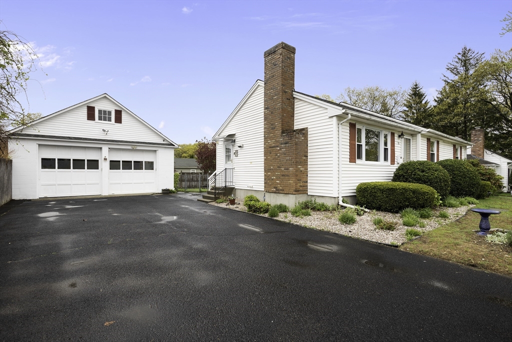 73 Gardner Road Chicopee, MA 01013 - Photo 2 of 31