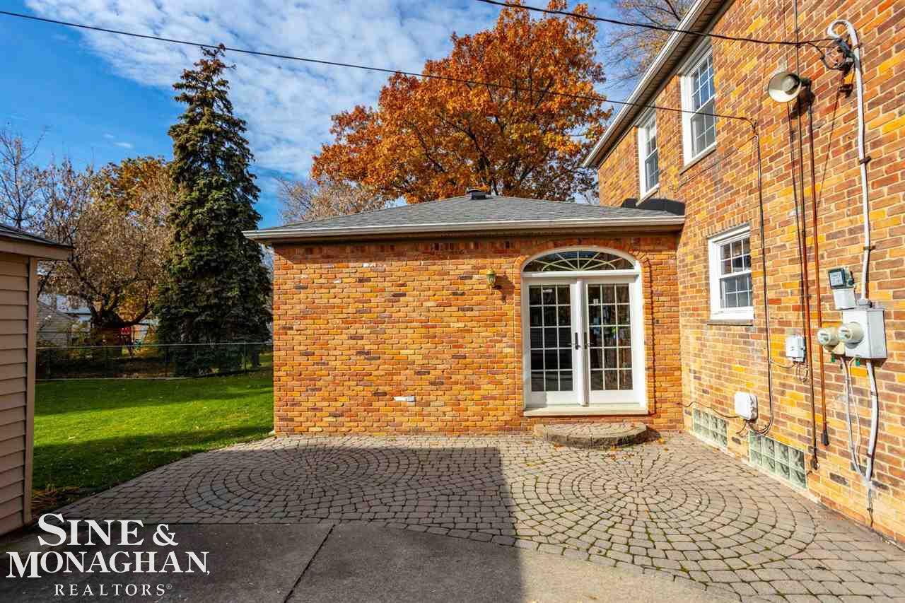 903 Roslyn Road Grosse Pointe, MI 48236 - Photo 33 of 38 50061069-32.JPG