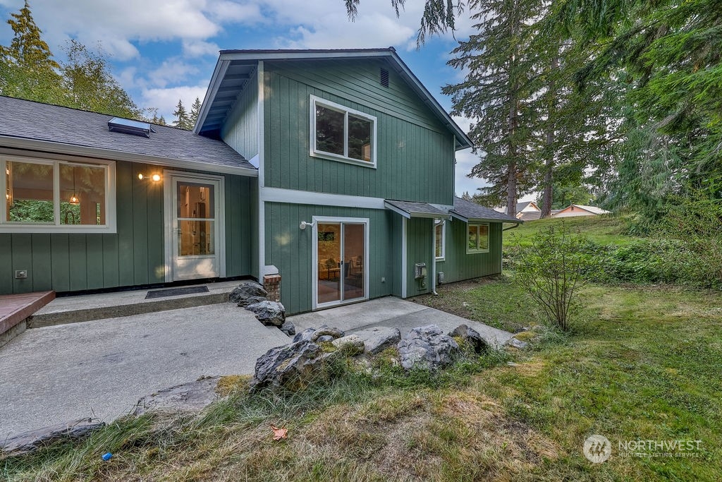 11026 Trombley Road Snohomish, WA 98290 - Photo 27 of 30 a front view of a house with garden