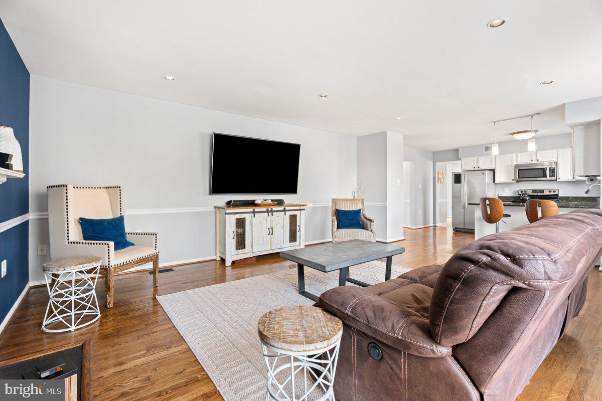 13534 King Charles Drive Chantilly, VA 20151 - Photo 12 of 28 a living room with furniture and a flat screen tv