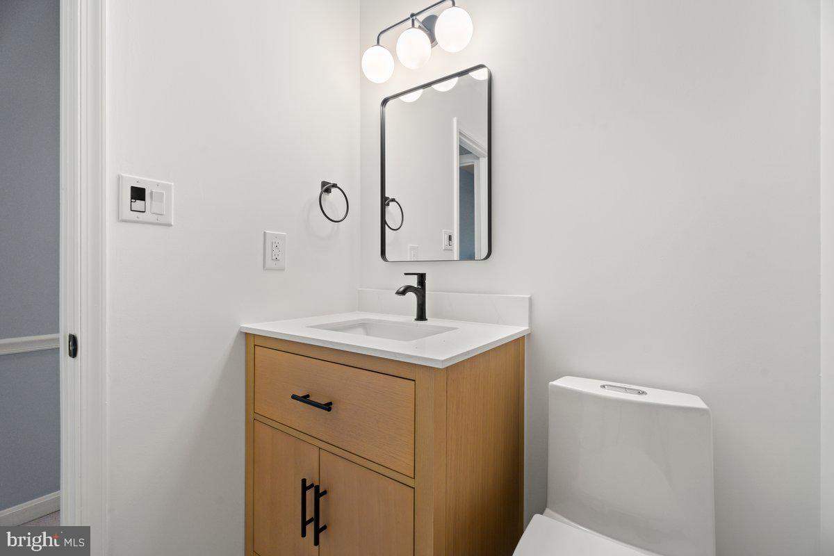 13534 King Charles Drive Chantilly, VA 20151 - Photo 18 of 28 a bathroom with a sink and mirror