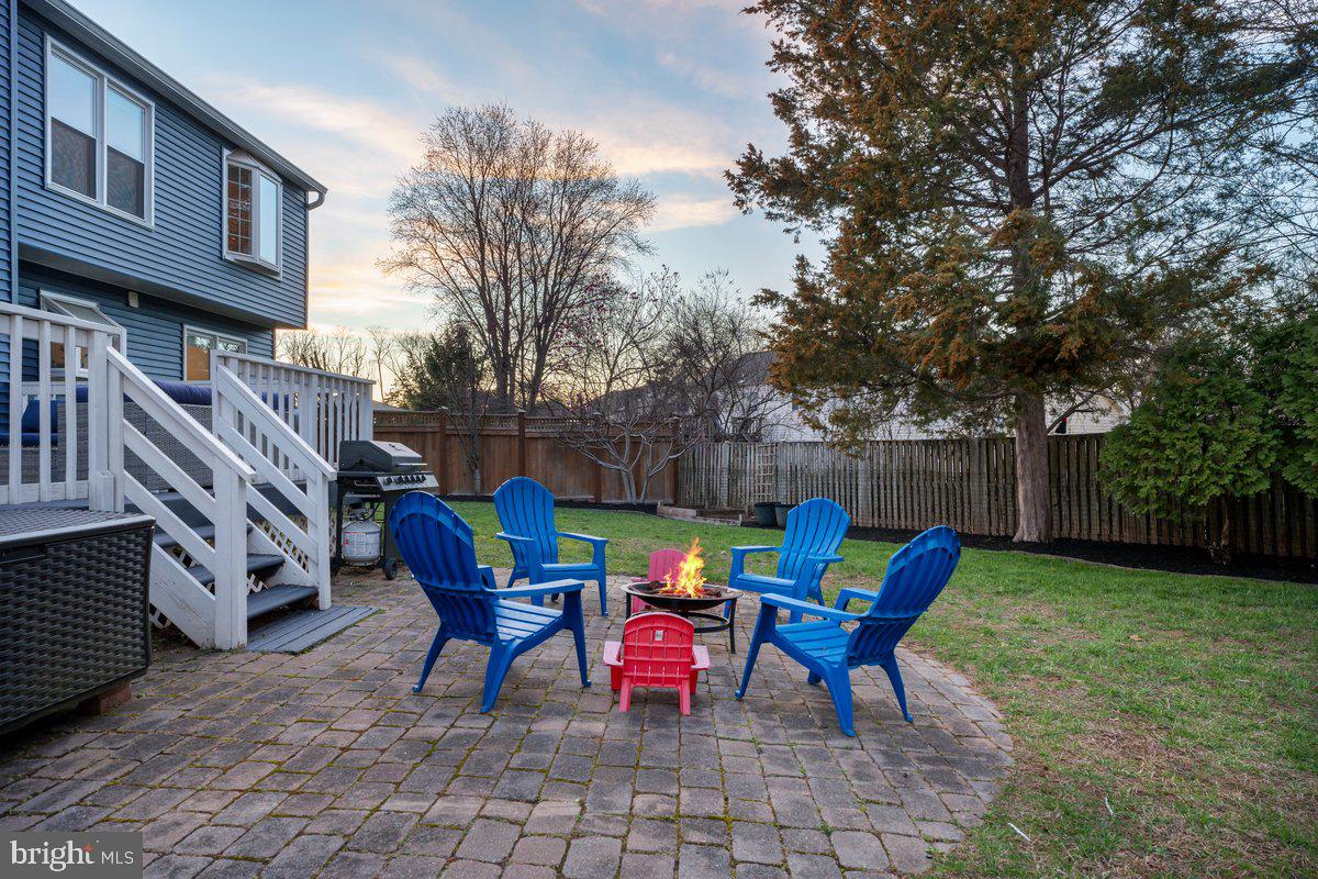 13534 King Charles Drive Chantilly, VA 20151 - Photo 23 of 28 a view of a chairs and tables in the back yard of the house