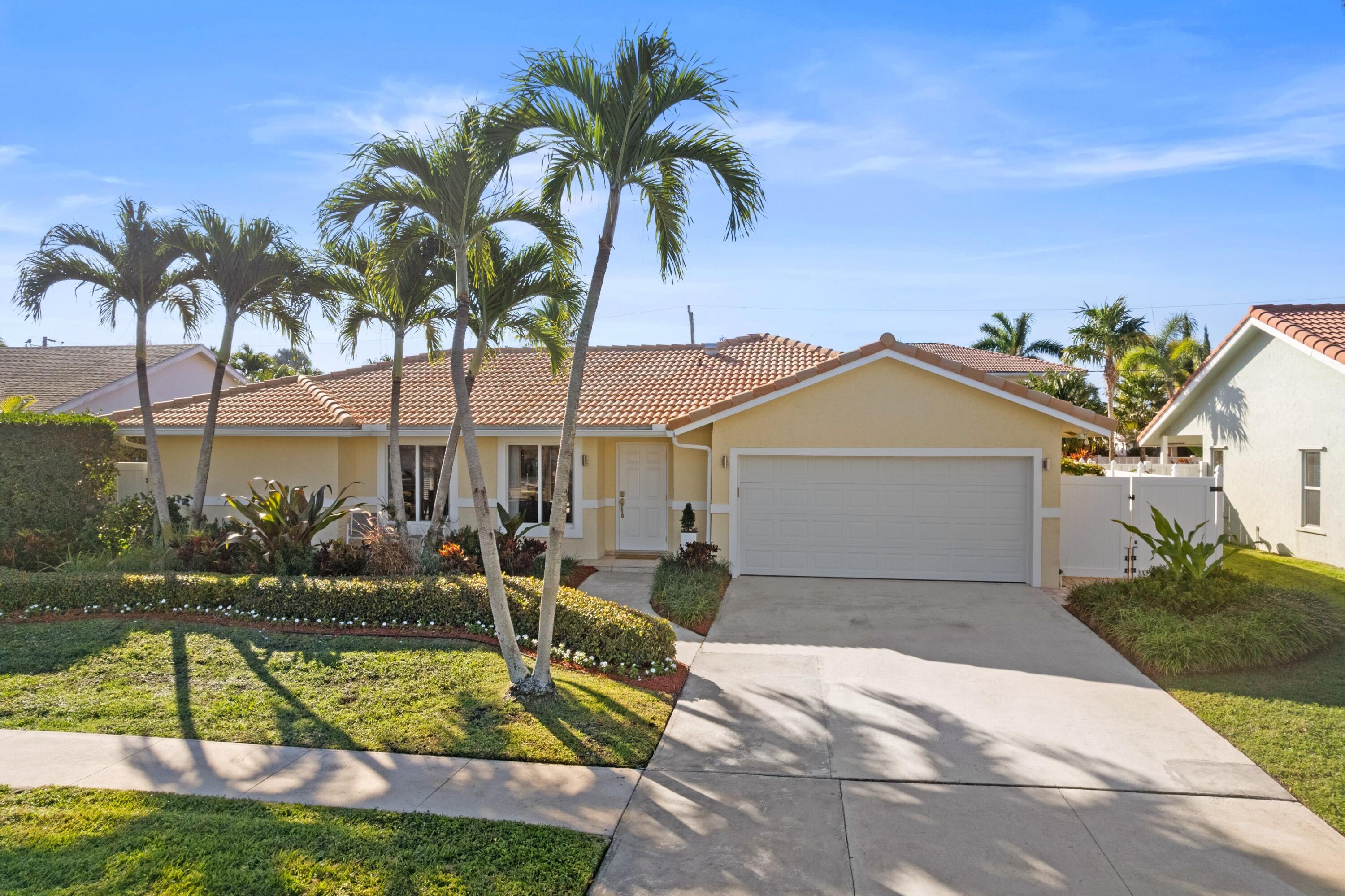 340 North Country Club Boulevard Boca Raton, FL 33487 - Photo 27 of 51 Front Exterior