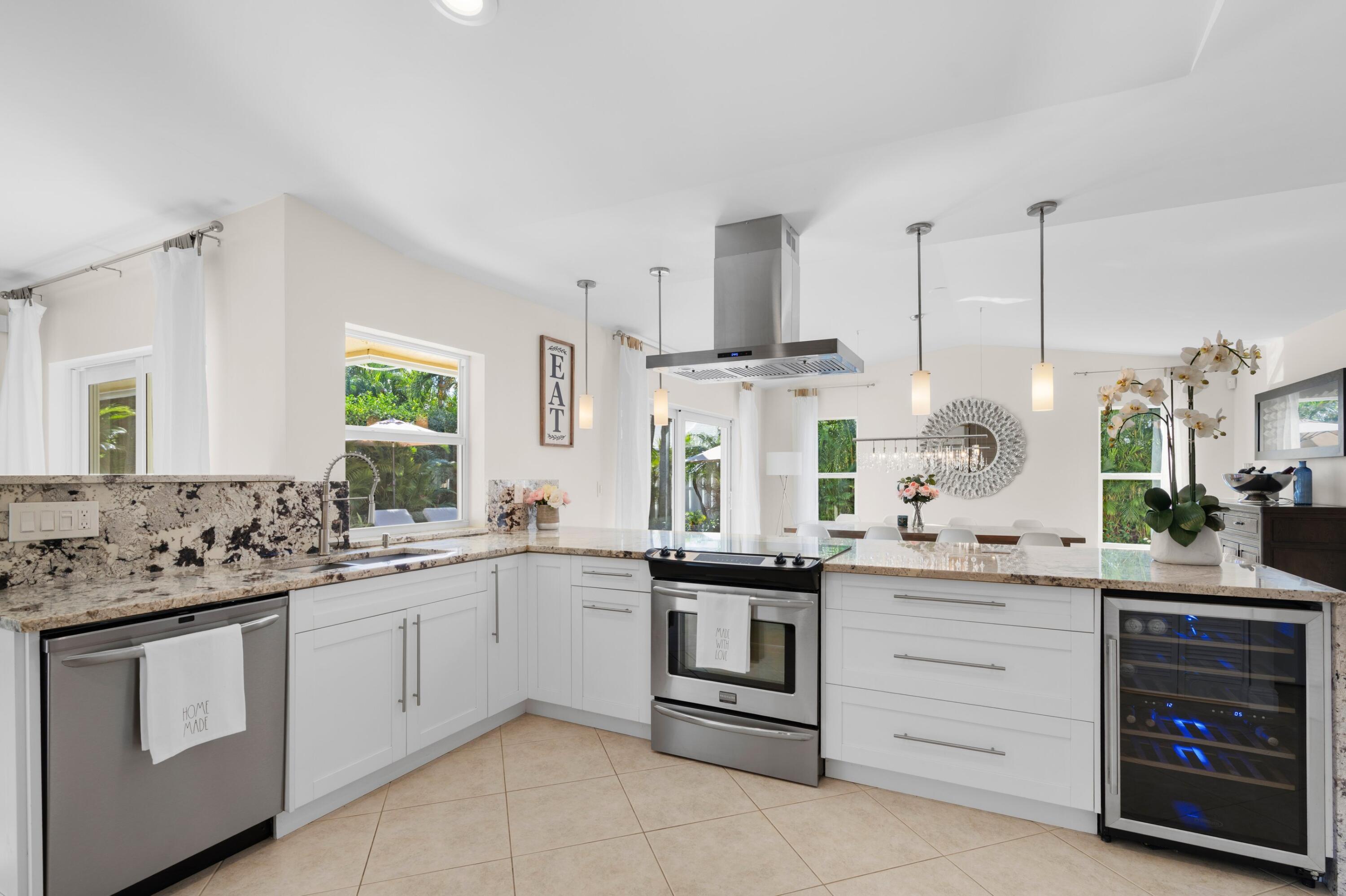 340 North Country Club Boulevard Boca Raton, FL 33487 - Photo 8 of 51 Kitchen