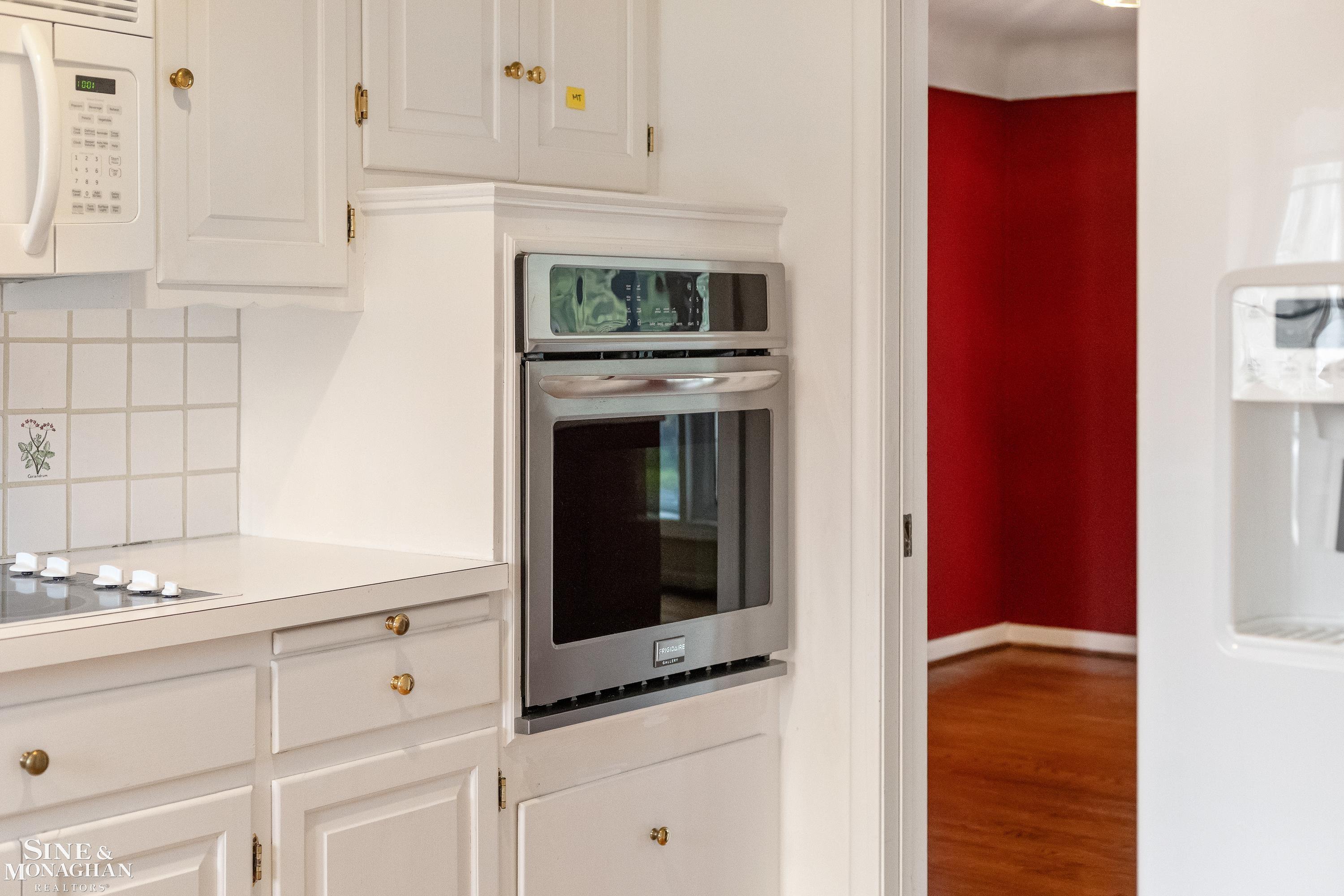 72 South Duval Road Grosse Pointe, MI 48236 - Photo 10 of 48 50204422-8414a30b-5942-44bf-aa04-8f76ee20aed4.JPG