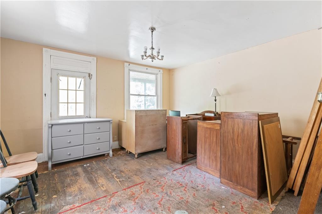 937 10th Street Donora, PA 15033 - Photo 6 of 17 Unit B Living Room