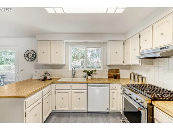 $570,000 | 416 Ogden Drive, Oregon City, OR 97045