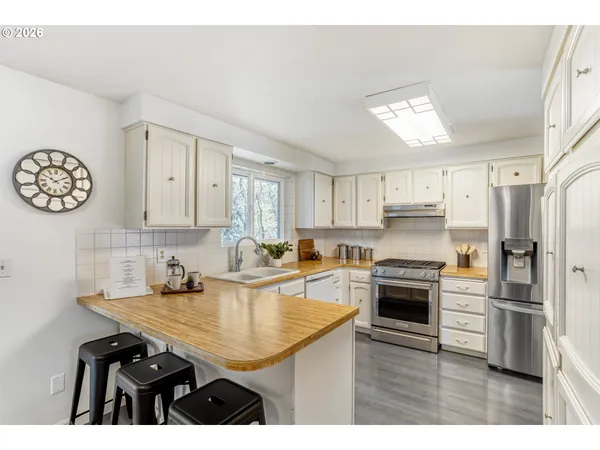 $570,000 | 416 Ogden Drive, Oregon City, OR 97045