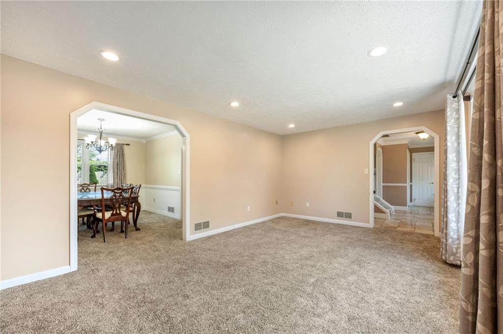 5015 Julia Lane McKees Rocks, PA 15136 - Photo 17 of 45