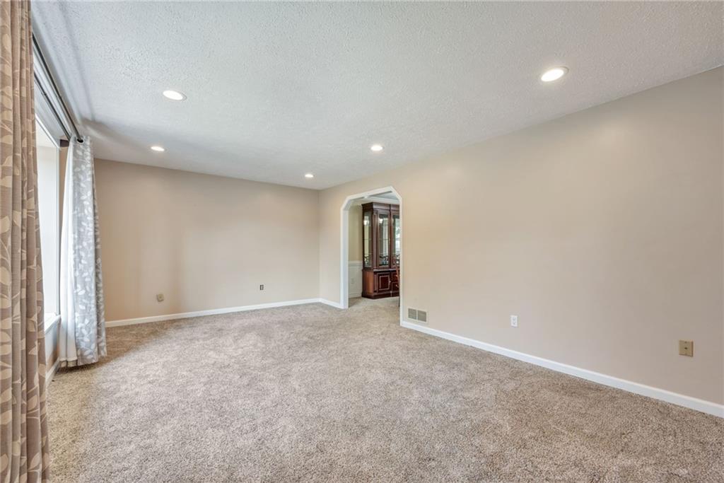 5015 Julia Lane McKees Rocks, PA 15136 - Photo 20 of 45 an empty room with closet and mirror