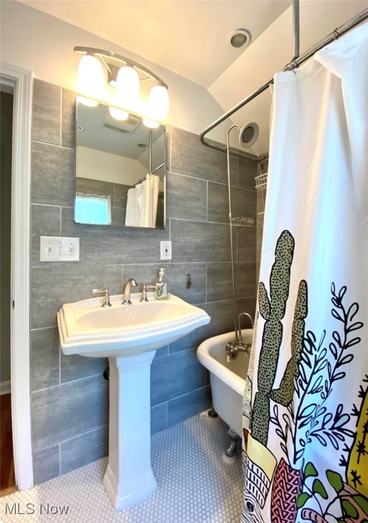 18209 Cornwall Road Cleveland, OH 44119 - Photo 24 of 31 Gallery Image 24