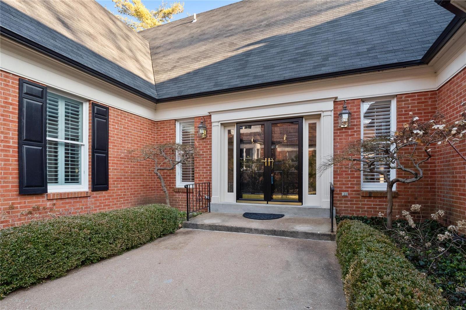 61 Conway Close Road Ladue, MO 63124 - Photo 2 of 26