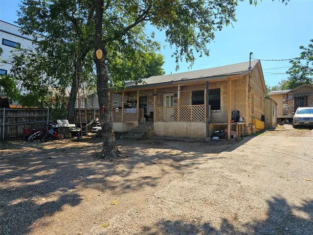 a view of a house with a yard and garage