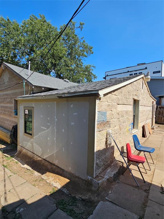 1908 Pollard Street Dallas, TX 75208 - Photo 3 of 5 a backyard of a house with seating space