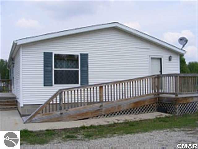 2612 North Pingree Road Alma, MI 48801 - Photo 3 of 14 1767647-2.JPG