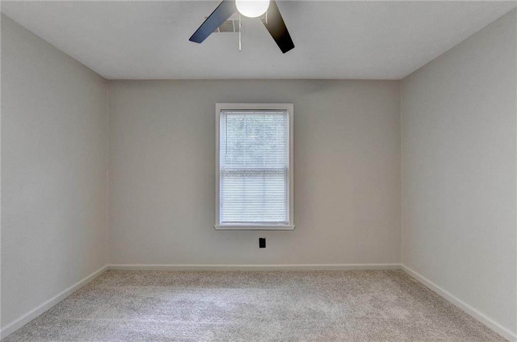 801 Davis Street Monroe, GA 30655 - Photo 29 of 33 an empty room with a window