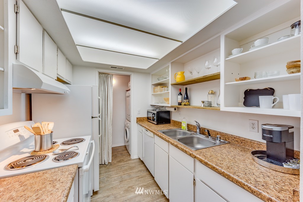 9517 Northeast 180th Street, Unit B104 Bothell, WA 98011 - Photo 11 of 18