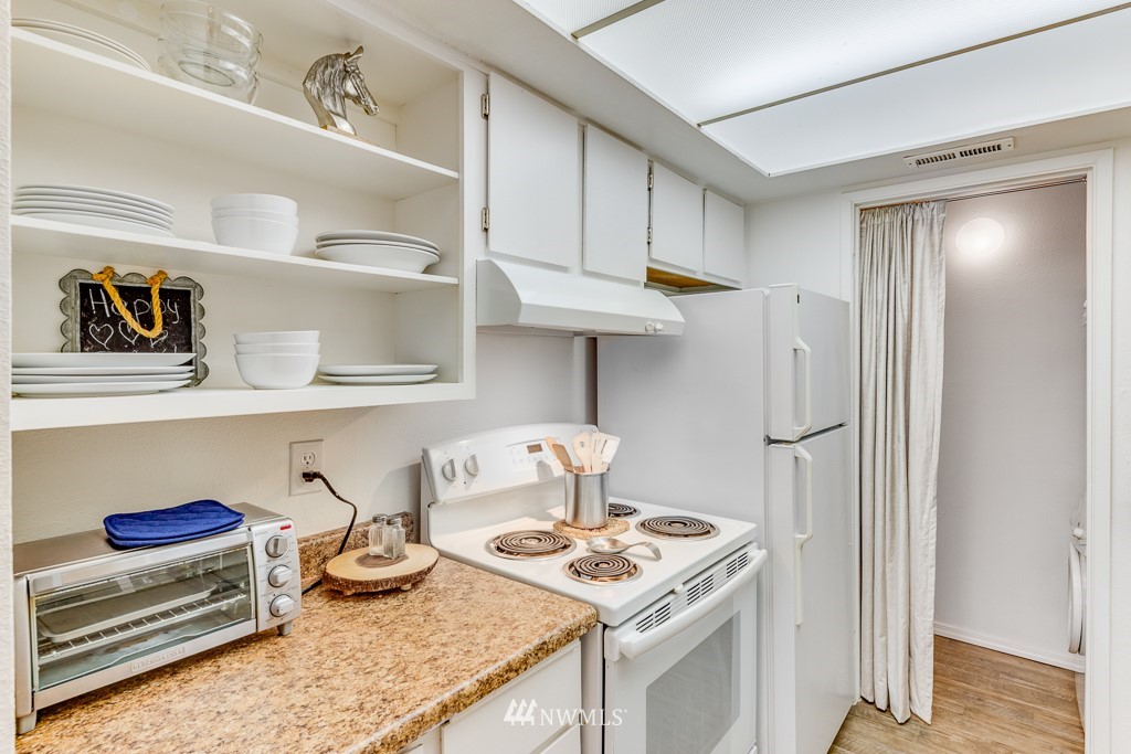 9517 Northeast 180th Street, Unit B104 Bothell, WA 98011 - Photo 12 of 18