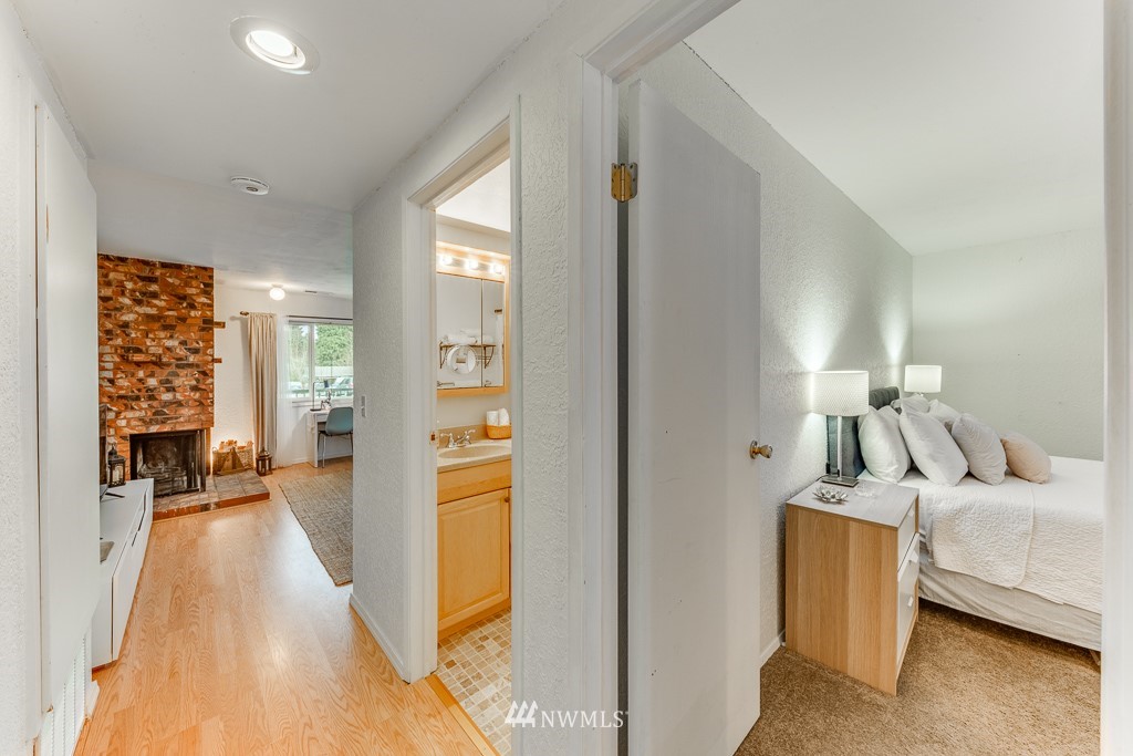 9517 Northeast 180th Street, Unit B104 Bothell, WA 98011 - Photo 4 of 18