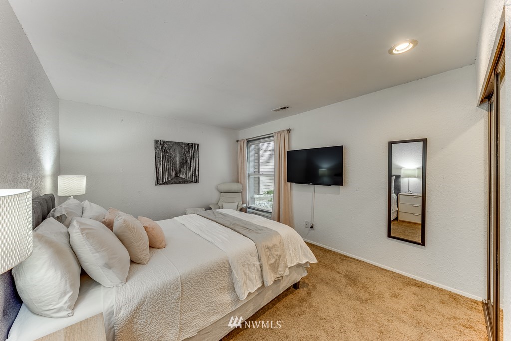 9517 Northeast 180th Street, Unit B104 Bothell, WA 98011 - Photo 6 of 18