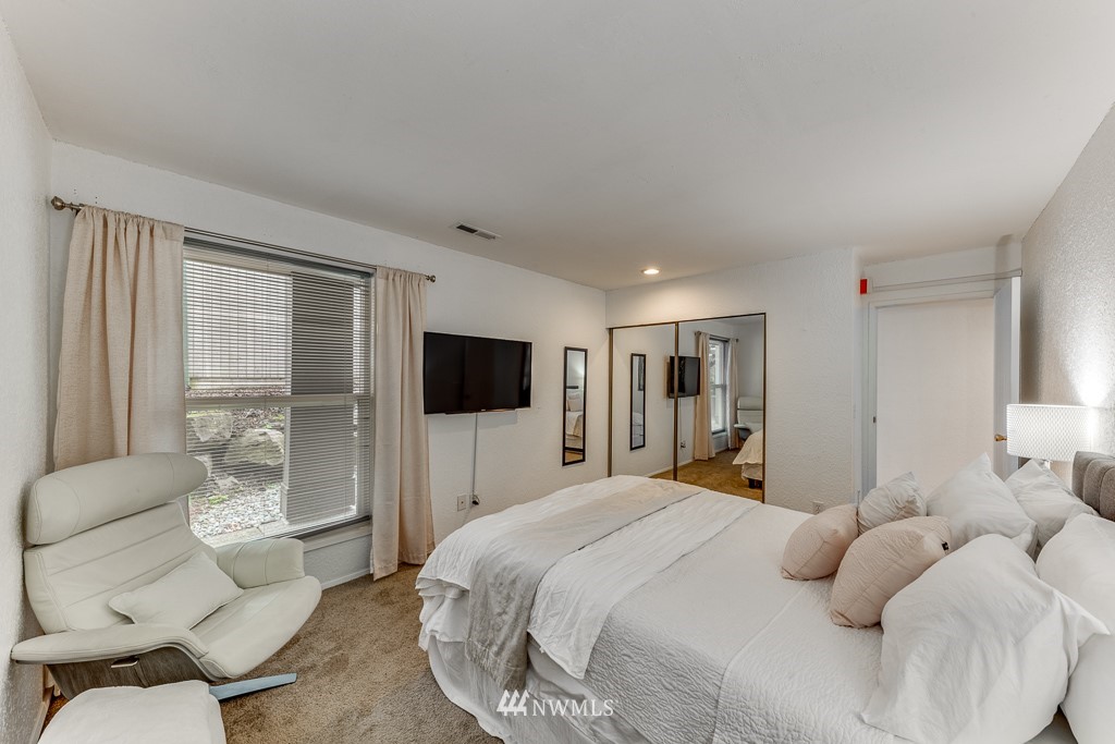 9517 Northeast 180th Street, Unit B104 Bothell, WA 98011 - Photo 7 of 18