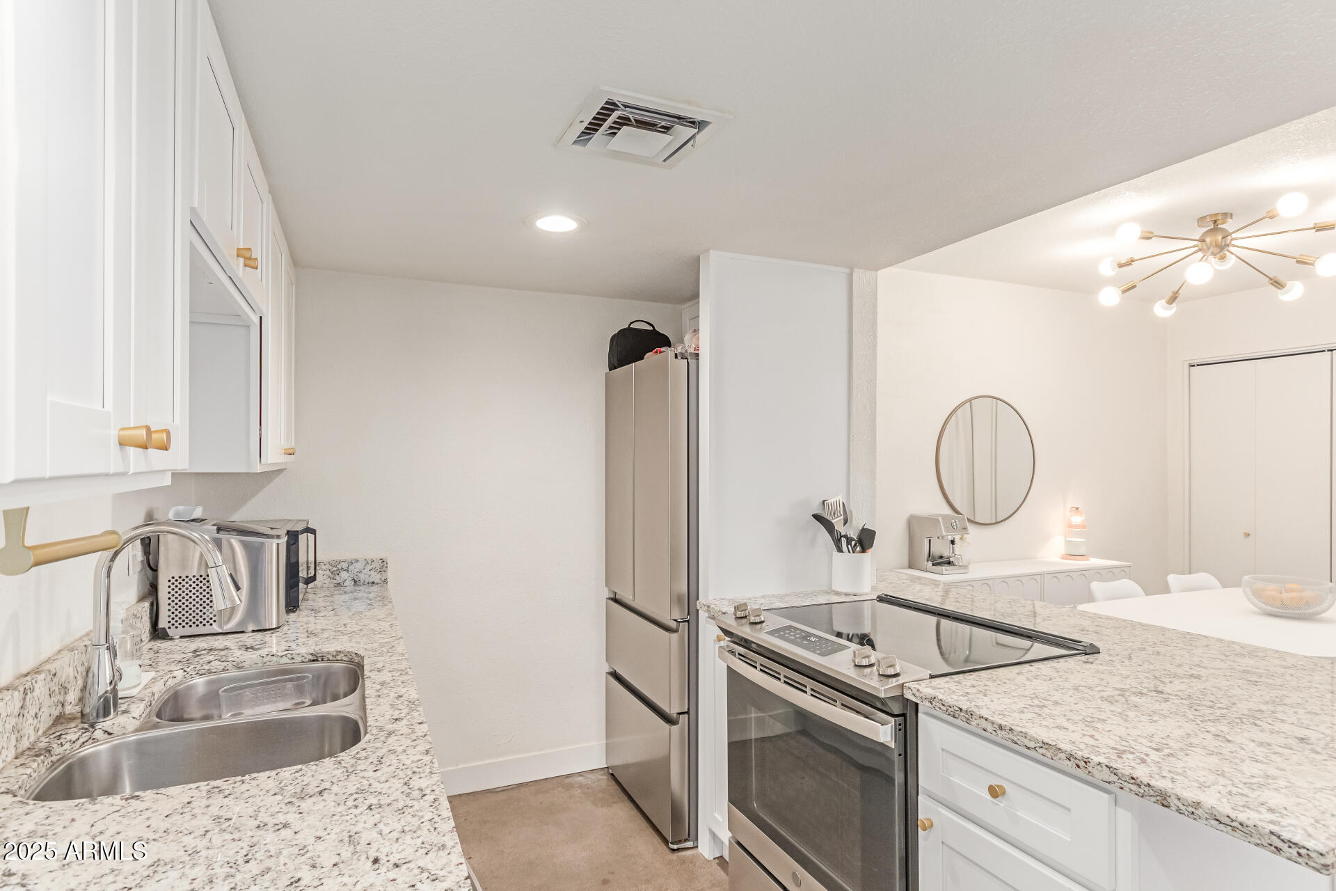 930 South Dobson Road, Unit 3 Mesa, AZ 85202 - Photo 11 of 27 13 - Dobson